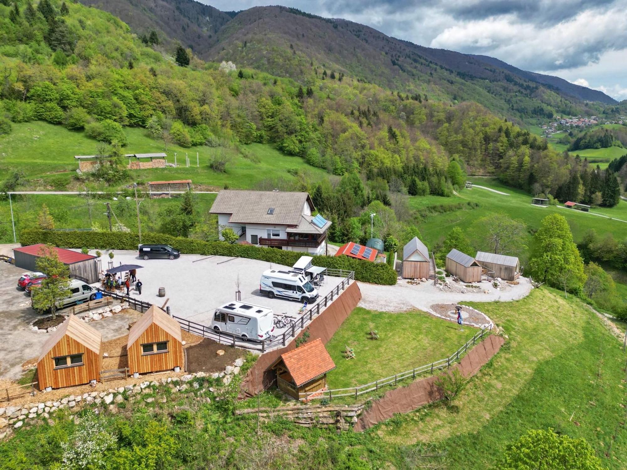 Golife Center Glamping Hotel Laze v Tuhinju Ngoại thất bức ảnh